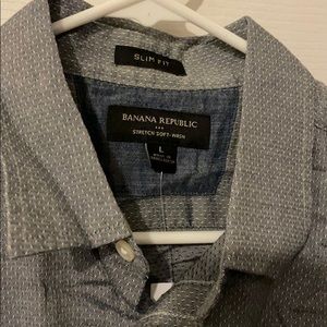 Men’s woven button front shirt